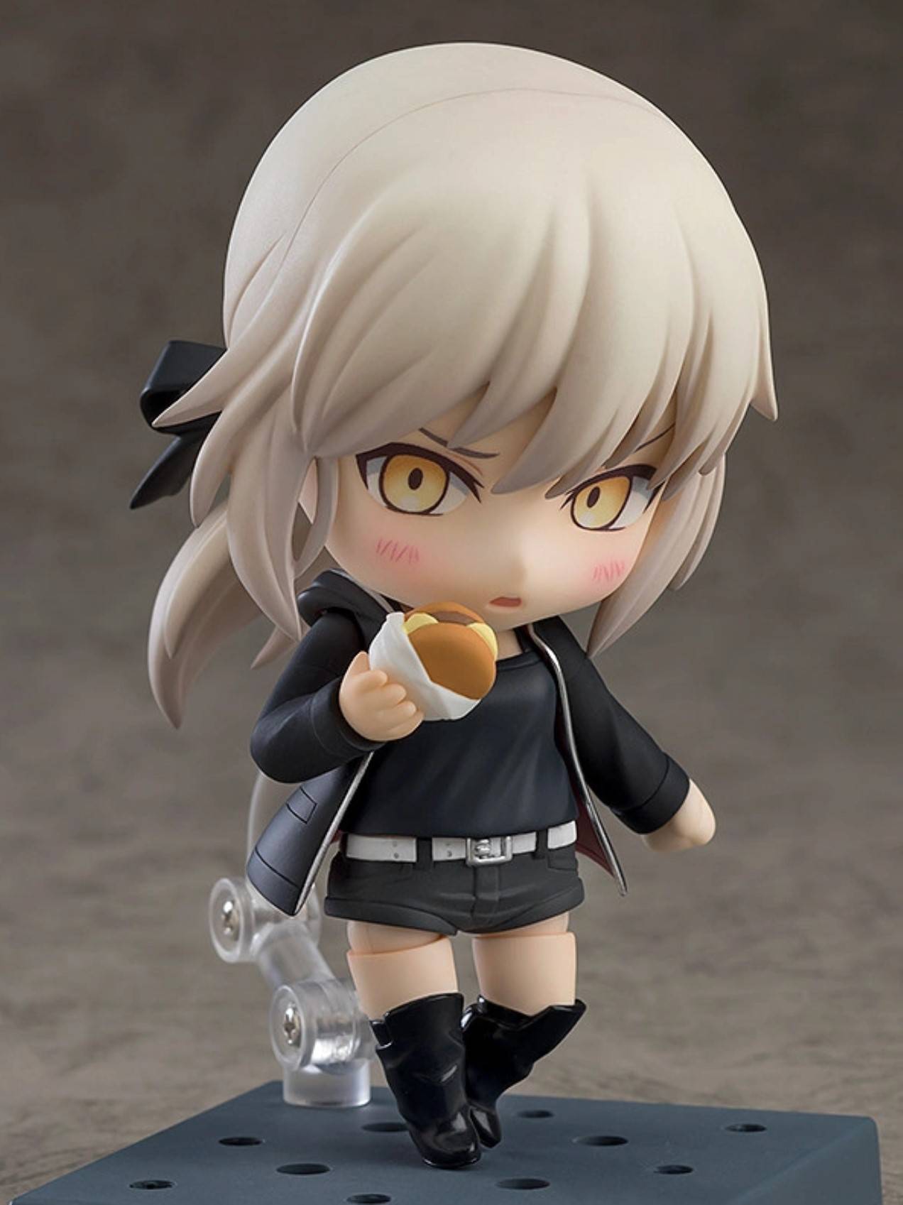 ねんどろいど セイバー/アルトリア・ペンドラゴン〔オルタ〕新宿Ver.&キュイラッシェ・ノワール