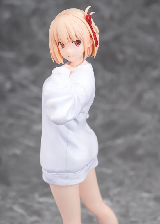 錦木千束 オーバーサイズトレーナーVer.