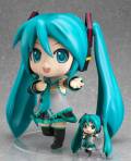 大きさ比較：「ねんどろいど 初音ミク」は付属しません。